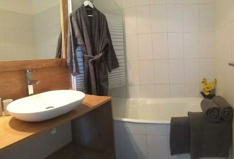 Residence Bellavista à Santa Giulia, Proche De La Plage Et Vue Mer