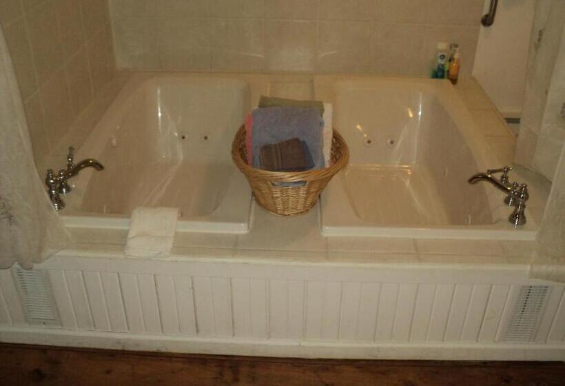 旅馆 Harbor Haus Inn & Suites