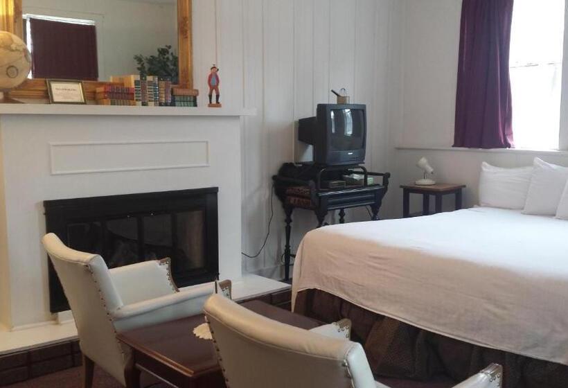 旅馆 Harbor Haus Inn & Suites