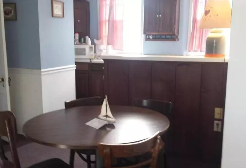 ユースホステル Harbor Haus Inn & Suites