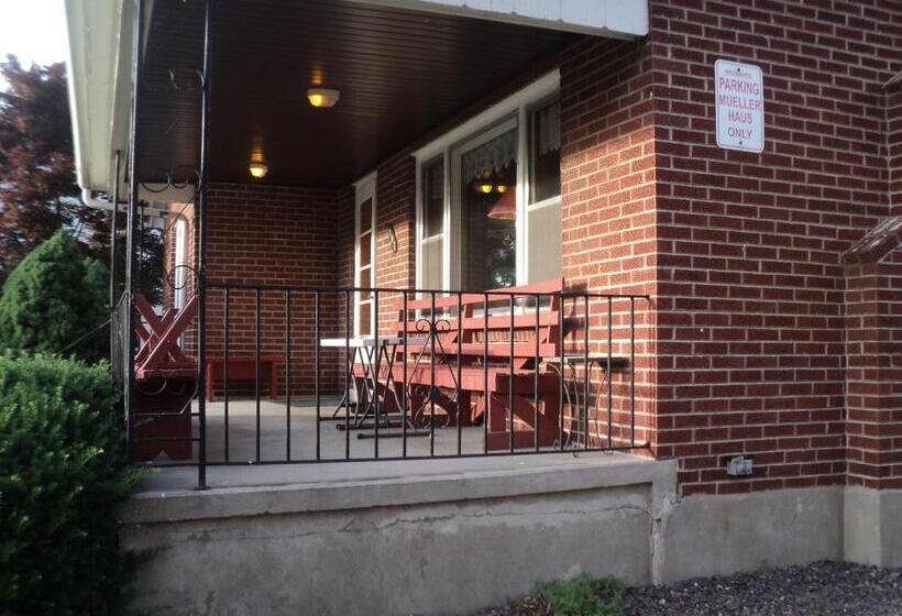 旅馆 Harbor Haus Inn & Suites