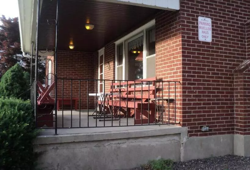 ユースホステル Harbor Haus Inn & Suites