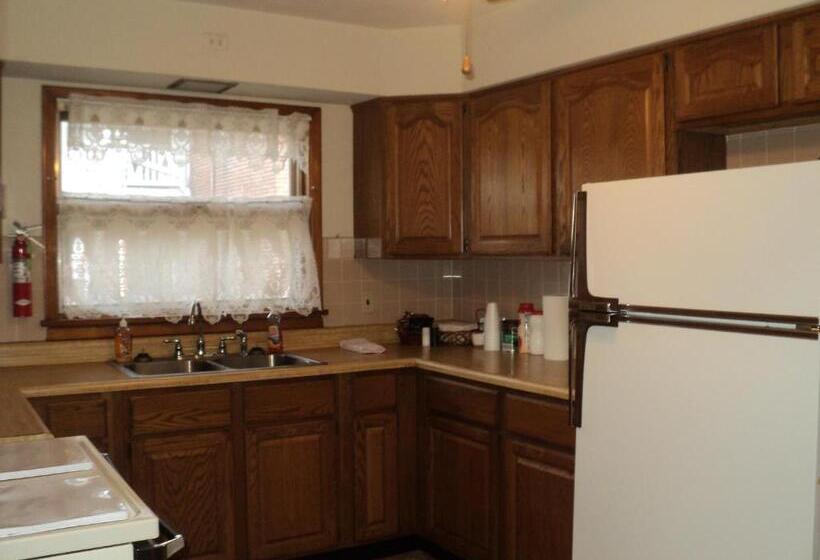 旅馆 Harbor Haus Inn & Suites