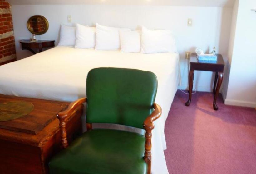 旅馆 Harbor Haus Inn & Suites