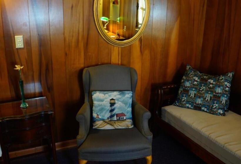 旅馆 Harbor Haus Inn & Suites