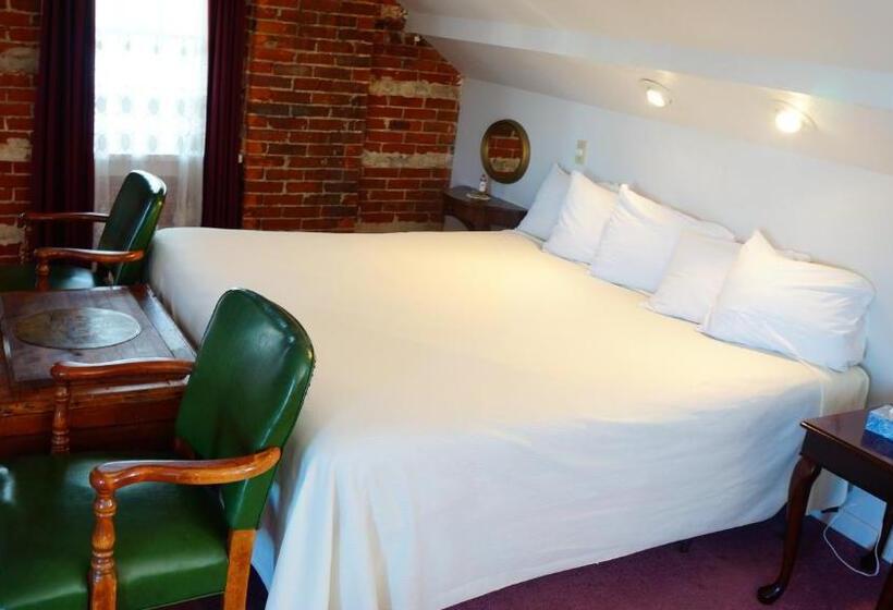 旅馆 Harbor Haus Inn & Suites