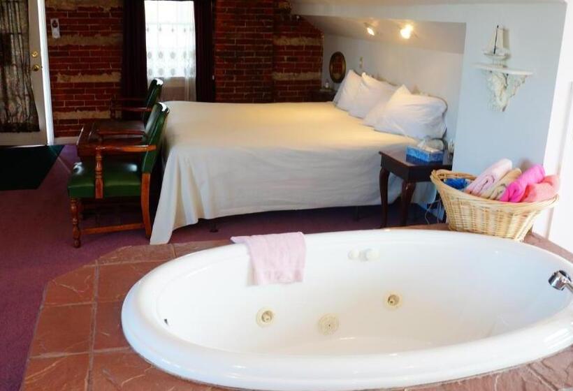 旅馆 Harbor Haus Inn & Suites