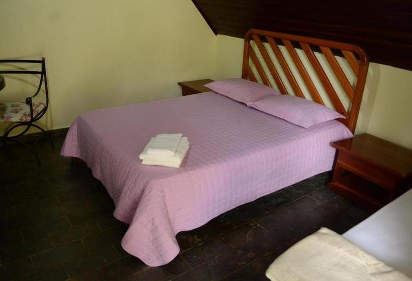 Общежитие Pousada Chalés Da Estalagem