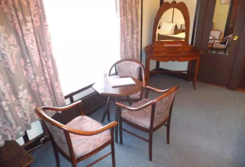 ペンション Coolcower House