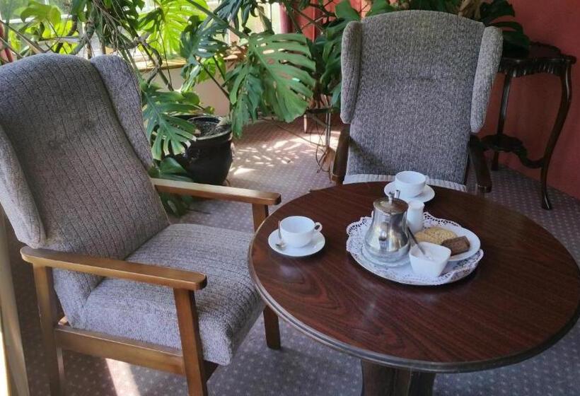 بنسيون Coolcower House