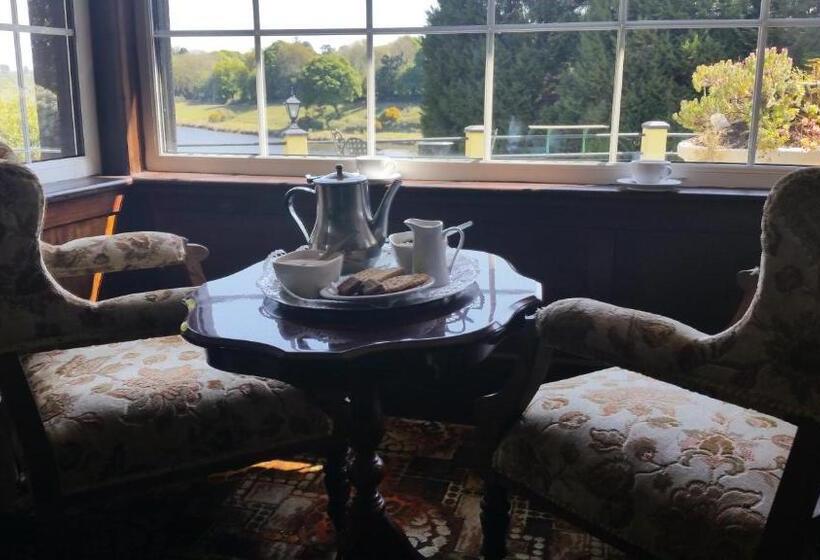 بنسيون Coolcower House