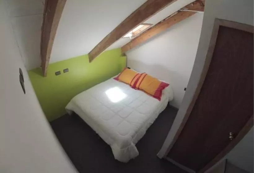 ペンション Pucontours Hostal Hostel