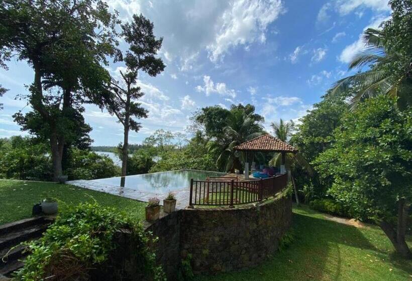 פנסיון Villa Karamoja