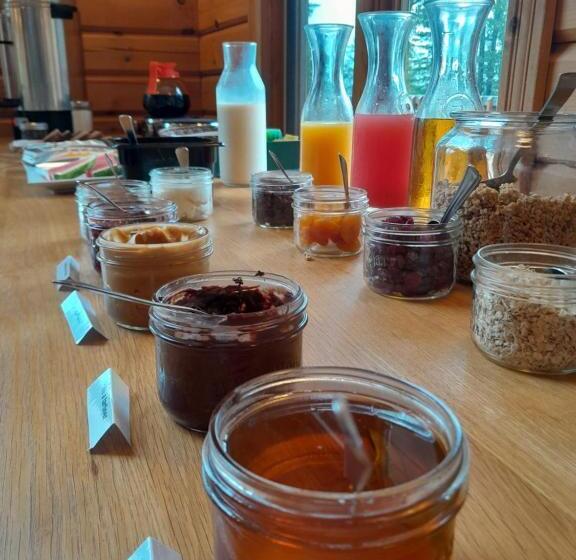 הוסטל Camp Taureau   Altaï Canada