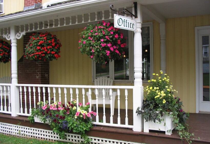 هاستل Shining Waters Country Inn