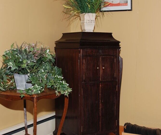 هاستل Shining Waters Country Inn