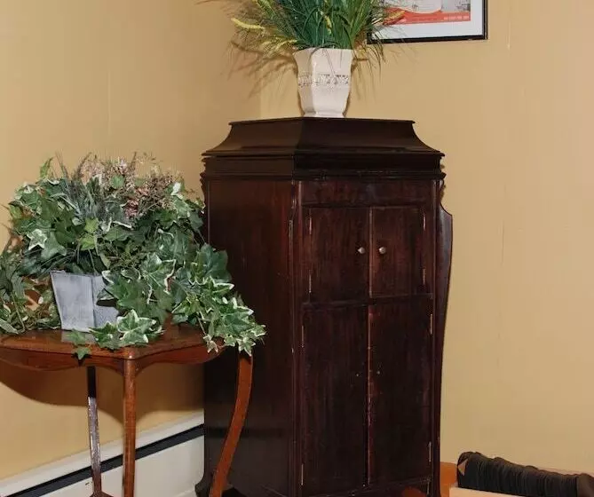 Retkeilymaja Shining Waters Country Inn