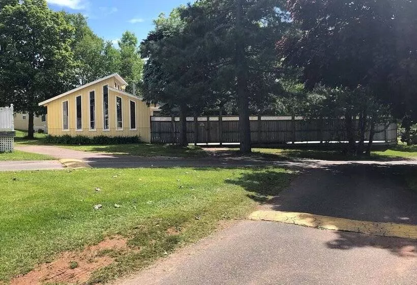 Retkeilymaja Shining Waters Country Inn