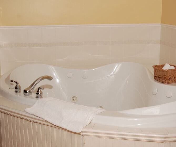 هاستل Shining Waters Country Inn