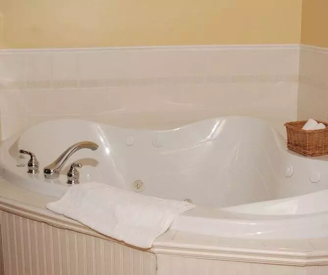 Retkeilymaja Shining Waters Country Inn