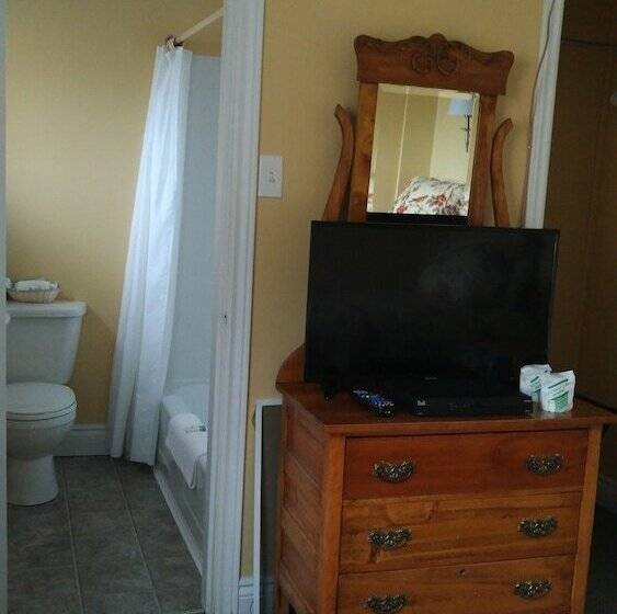 هاستل Shining Waters Country Inn