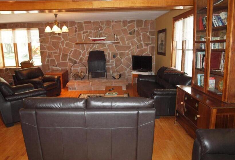 هاستل Shining Waters Country Inn