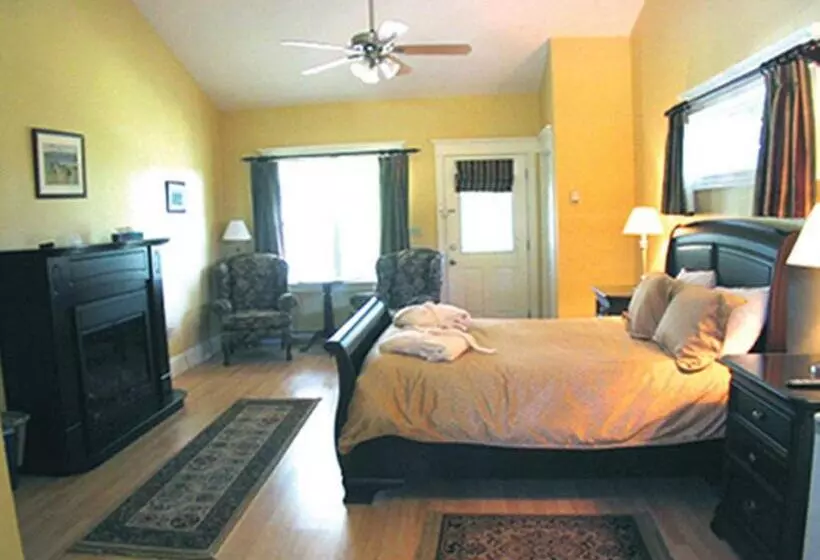 Retkeilymaja Shining Waters Country Inn