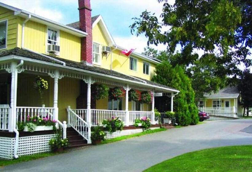 هاستل Shining Waters Country Inn