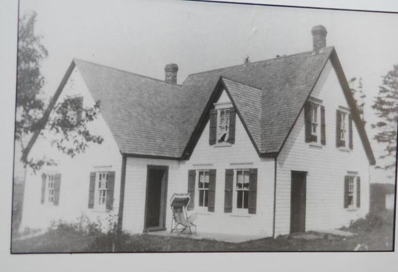 هاستل Shining Waters Country Inn