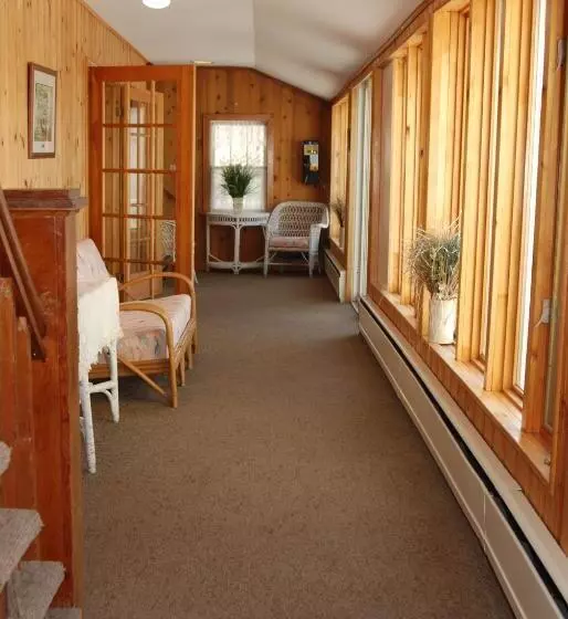 Retkeilymaja Shining Waters Country Inn