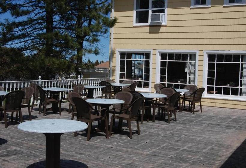 هاستل Shining Waters Country Inn