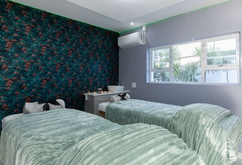 פנסיון Dolphin Bay Boutique Hotel And Spa