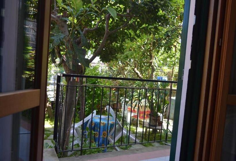 펜션 In Tracastello   Air Cond   Parking Not Included