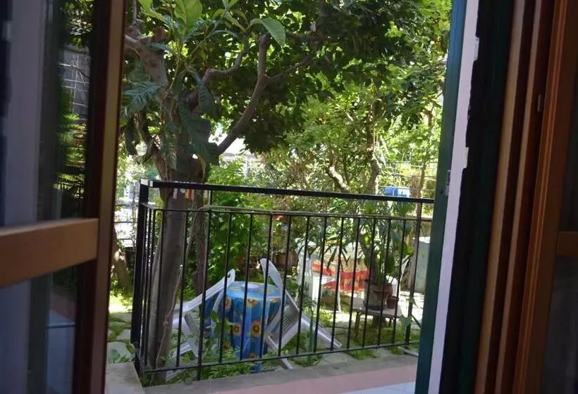 ペンション In Tracastello   Air Cond   Parking Not Included