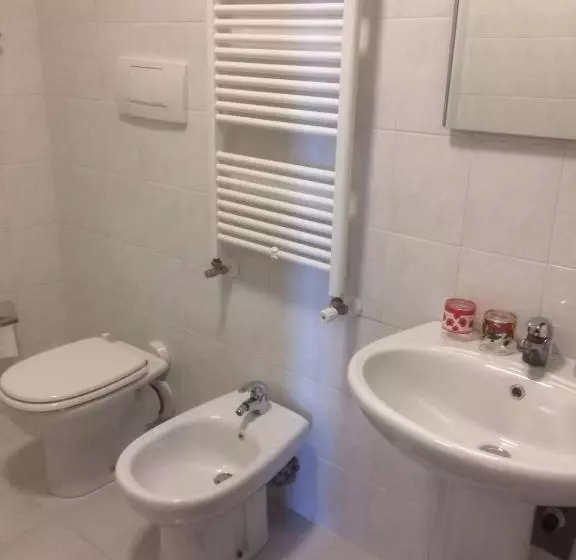 ペンション In Tracastello   Air Cond   Parking Not Included