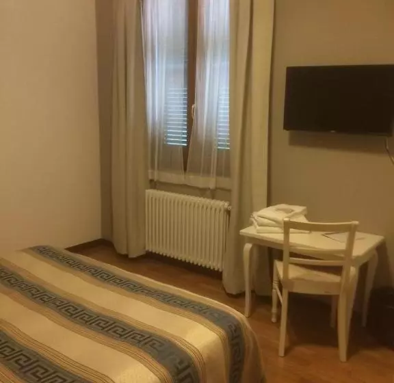 ペンション In Tracastello   Air Cond   Parking Not Included