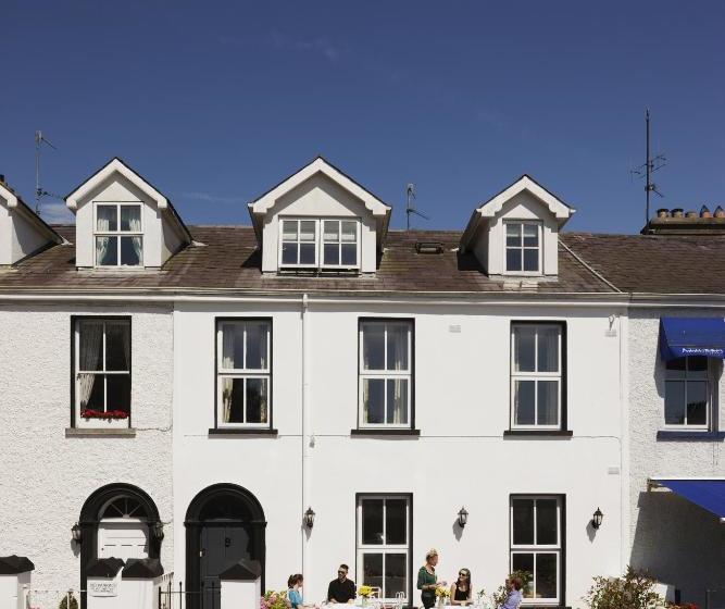 بنسيون The Townhouse Strand