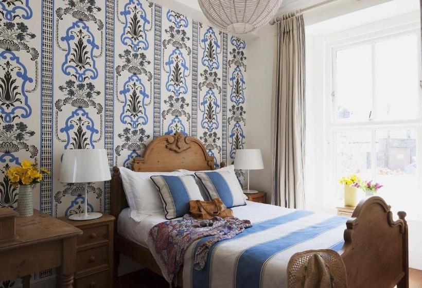 بنسيون The Townhouse Strand