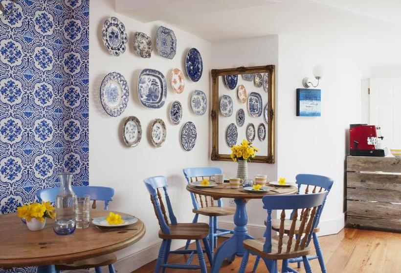 بنسيون The Townhouse Strand