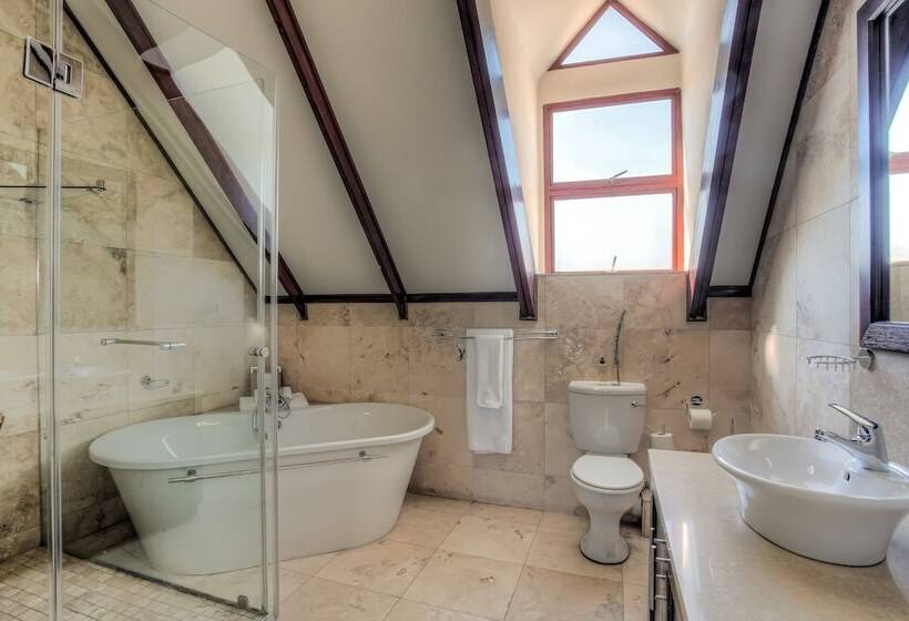 פנסיון Sunninghill Guest Lodges