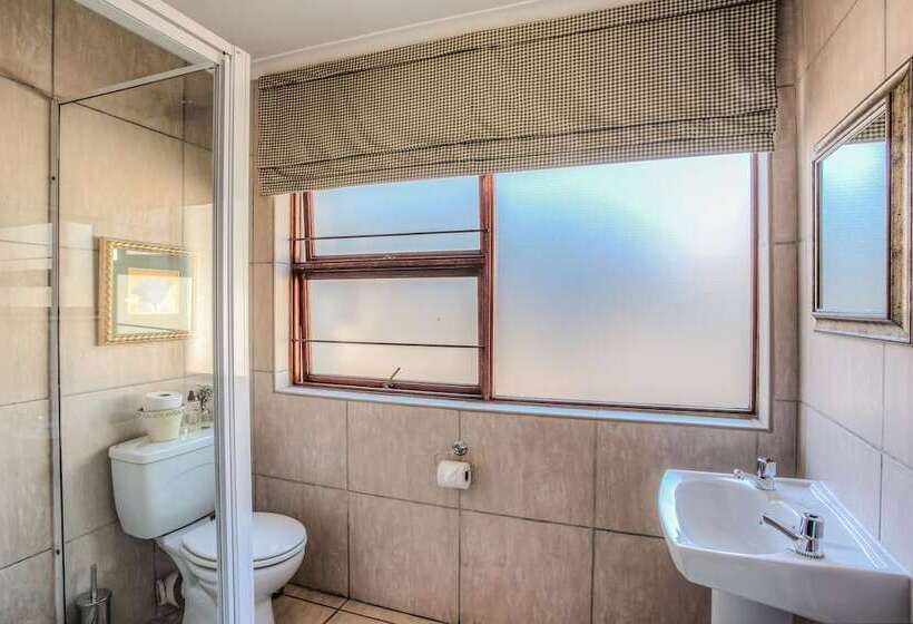 פנסיון Sunninghill Guest Lodges