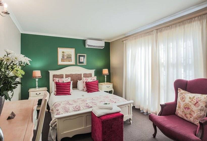 פנסיון Sunninghill Guest Lodges