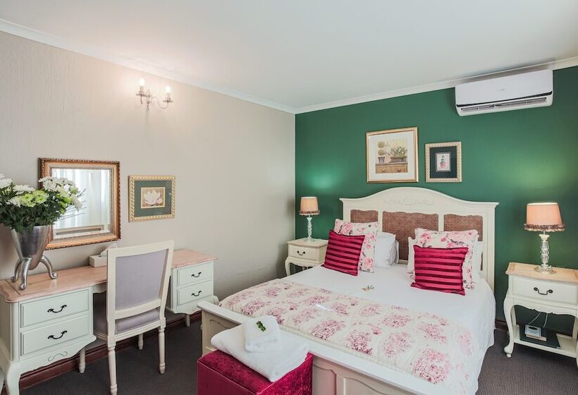 פנסיון Sunninghill Guest Lodges