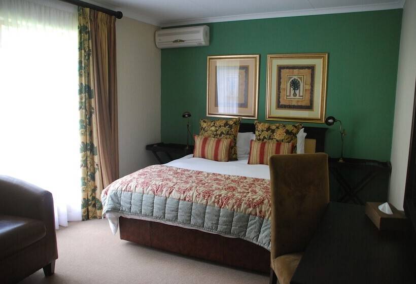 פנסיון Sunninghill Guest Lodges