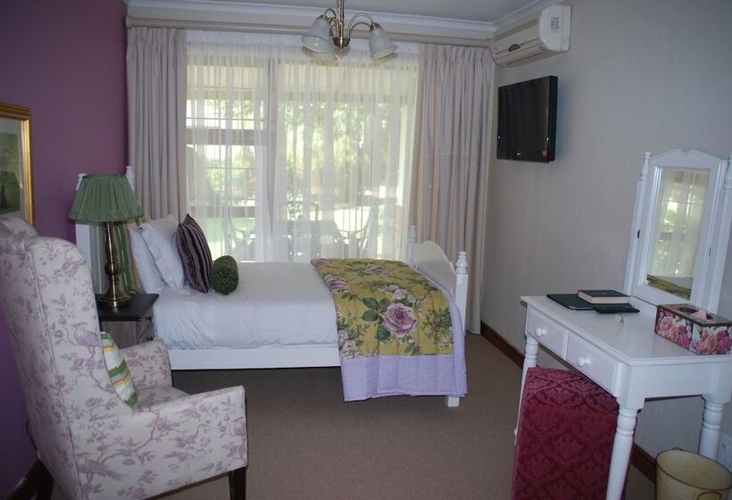 פנסיון Sunninghill Guest Lodges