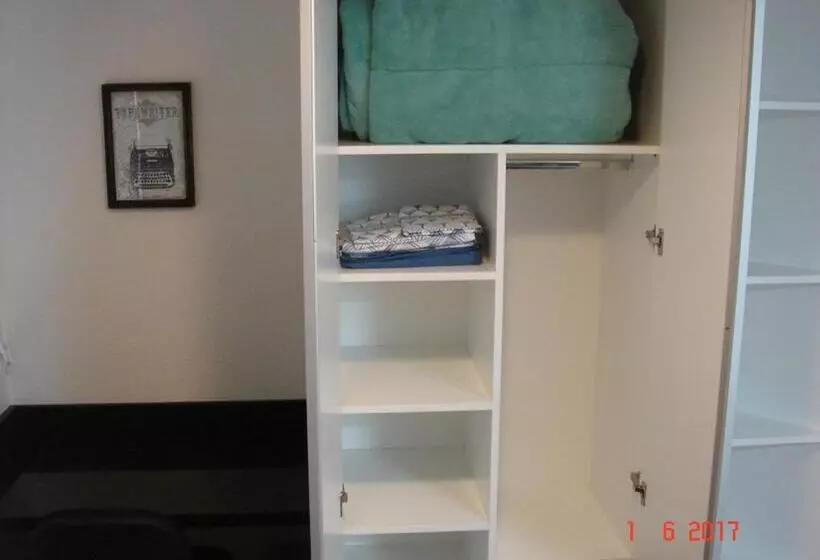 Wall Street Flat Service