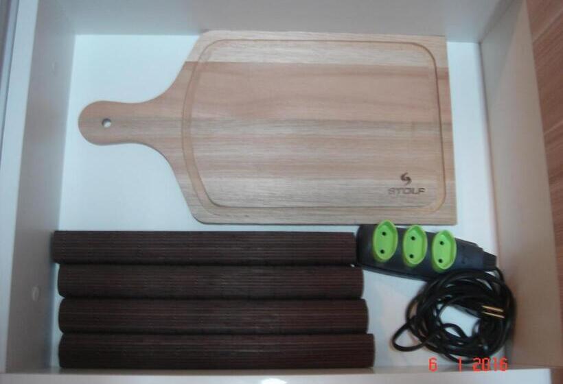 Wall Street Flat Service