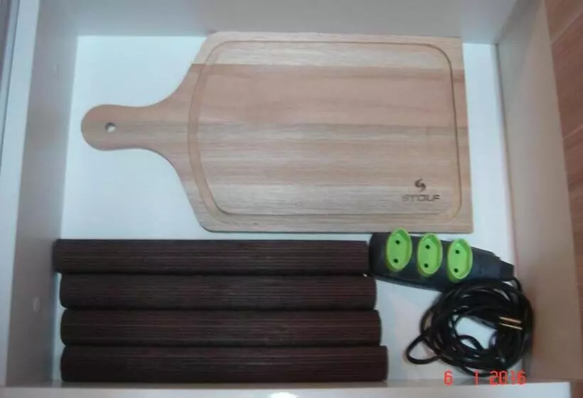 Wall Street Flat Service