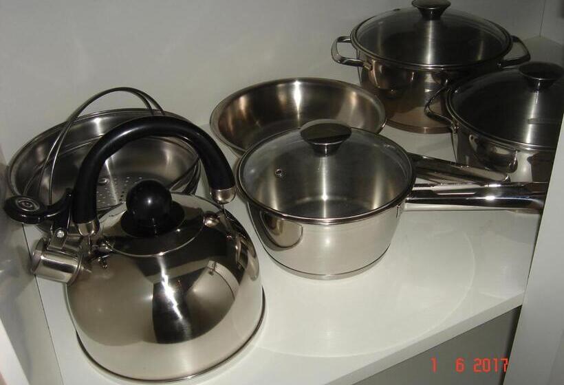 Wall Street Flat Service