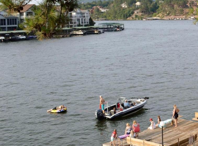 فندق صغير Country Inn Lake Resort